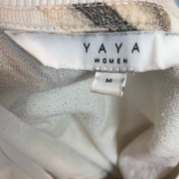 YAYA Brand sweatshirt - Picture 3 of 3